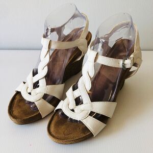 Aerosoles Women Size 8.5 White & Tan Wedge Rattan Sandals